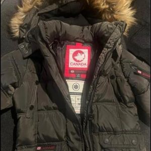 Military green Winter puffer jacket smoke free home